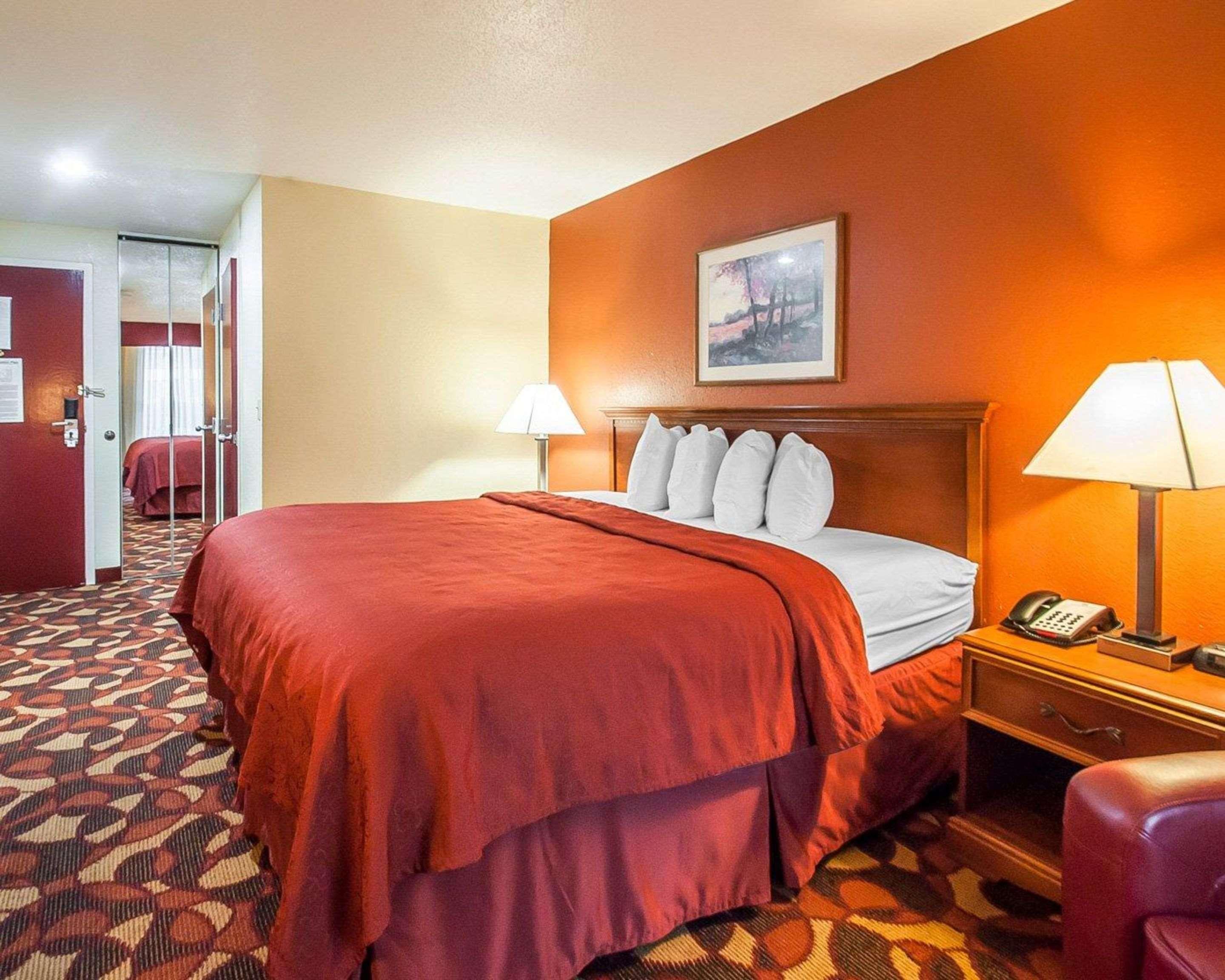 Quality Inn & Suites Kansas City I-435N Near Sports Complex Екстериор снимка