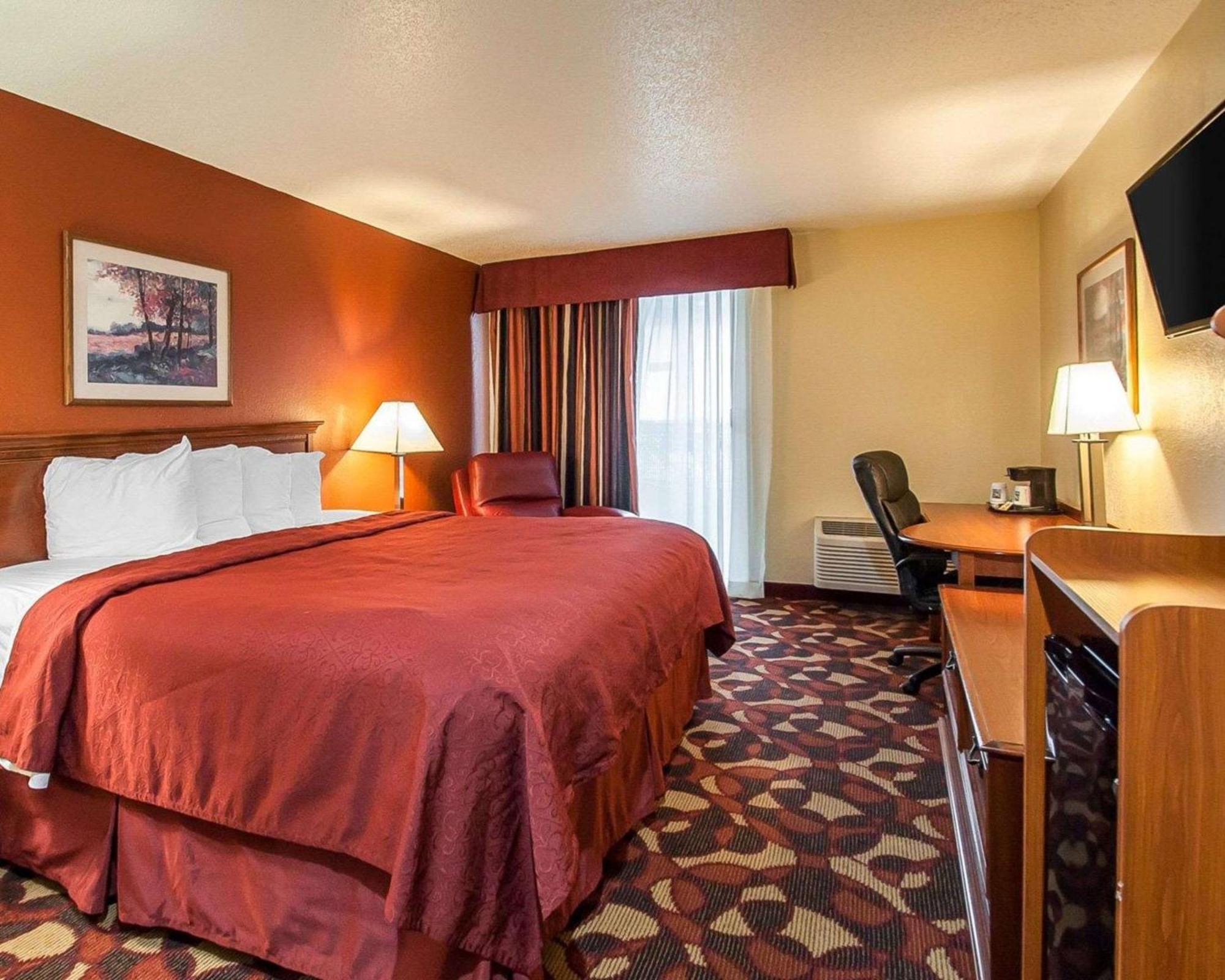 Quality Inn & Suites Kansas City I-435N Near Sports Complex Екстериор снимка